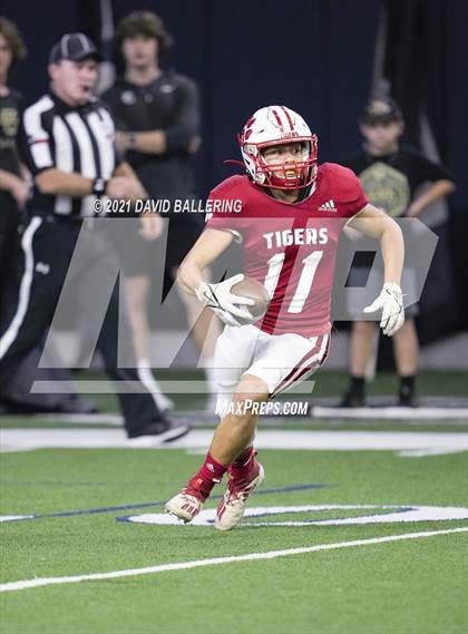 Thumbnail 1 in Glen Rose vs. Pleasant Grove (UIL 4A D2 Area Playoff) photogallery.