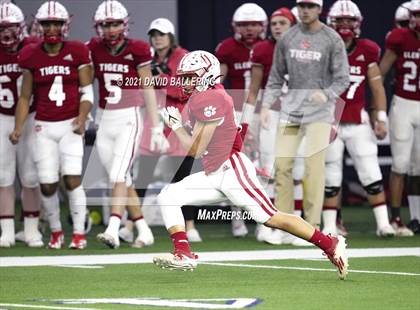 Thumbnail 2 in Glen Rose vs. Pleasant Grove (UIL 4A D2 Area Playoff) photogallery.