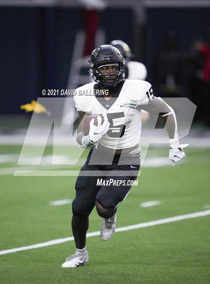 Thumbnail 3 in Glen Rose vs. Pleasant Grove (UIL 4A D2 Area Playoff) photogallery.