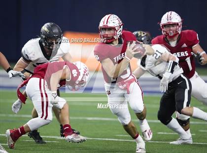 Thumbnail 2 in Glen Rose vs. Pleasant Grove (UIL 4A D2 Area Playoff) photogallery.