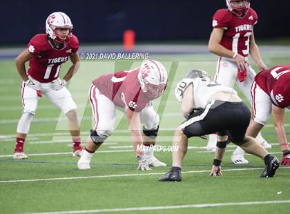 Thumbnail 2 in Glen Rose vs. Pleasant Grove (UIL 4A D2 Area Playoff) photogallery.