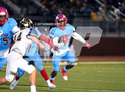 Thumbnail 1 in Stephenville vs. Hirschi (UIL 4A Division 1 Regional Final) photogallery.