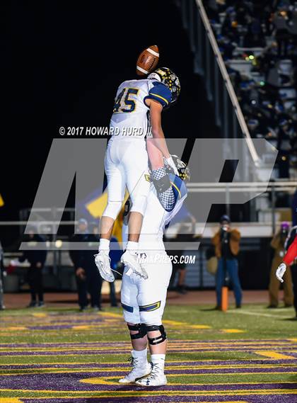 Thumbnail 1 in Stephenville vs. Hirschi (UIL 4A Division 1 Regional Final) photogallery.