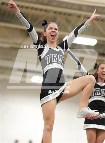Thumbnail 1 in Utica vs. Troy (MHSAA Districts) photogallery.