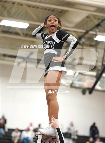 Thumbnail 1 in Utica vs. Troy (MHSAA Districts) photogallery.