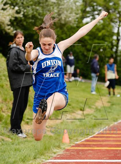Thumbnail 3 in WPIAL AA Track Qualifier  photogallery.