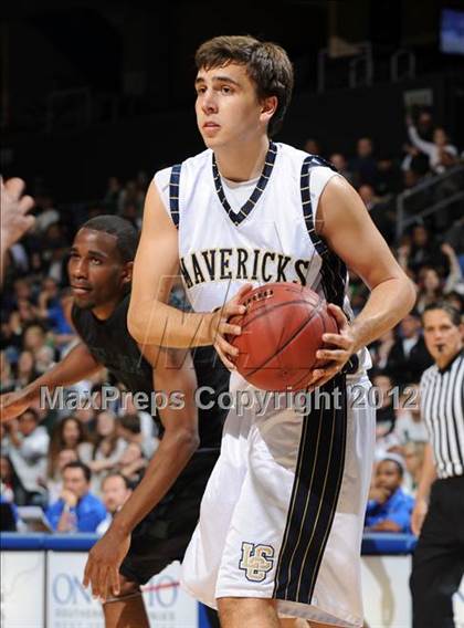 Thumbnail 1 in Lincoln vs. La Costa Canyon (CIF D2 SoCal Regional Final) photogallery.
