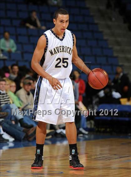 Thumbnail 2 in Lincoln vs. La Costa Canyon (CIF D2 SoCal Regional Final) photogallery.