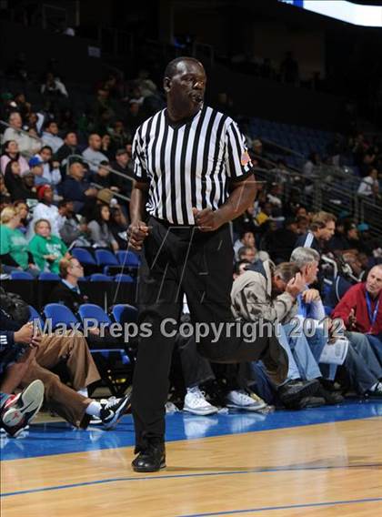 Thumbnail 3 in Lincoln vs. La Costa Canyon (CIF D2 SoCal Regional Final) photogallery.