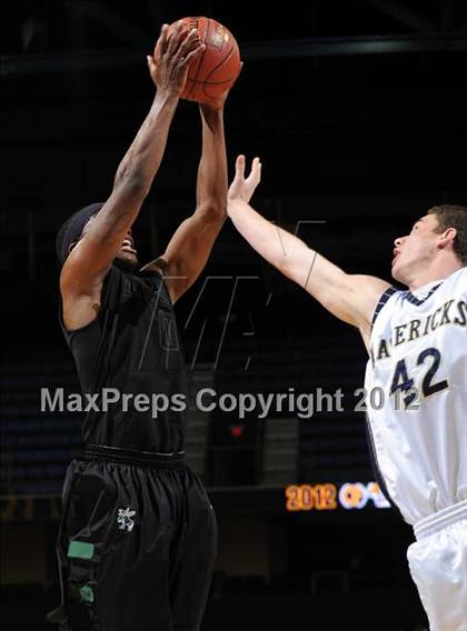 Thumbnail 2 in Lincoln vs. La Costa Canyon (CIF D2 SoCal Regional Final) photogallery.
