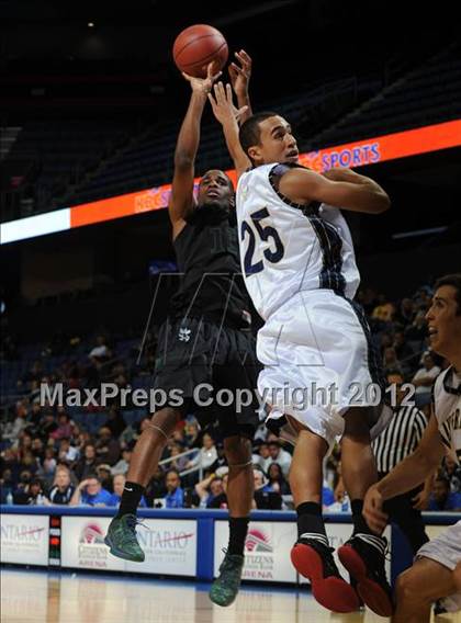Thumbnail 1 in Lincoln vs. La Costa Canyon (CIF D2 SoCal Regional Final) photogallery.