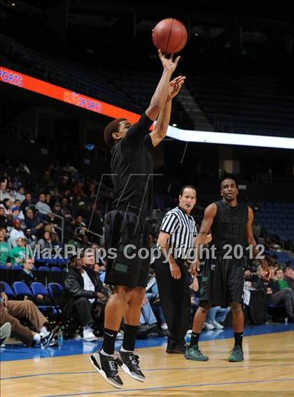 Thumbnail 3 in Lincoln vs. La Costa Canyon (CIF D2 SoCal Regional Final) photogallery.