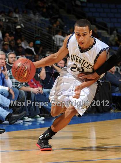 Thumbnail 3 in Lincoln vs. La Costa Canyon (CIF D2 SoCal Regional Final) photogallery.