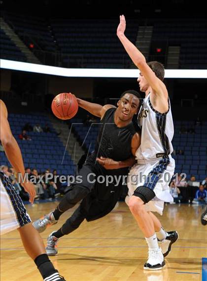 Thumbnail 2 in Lincoln vs. La Costa Canyon (CIF D2 SoCal Regional Final) photogallery.