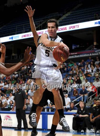 Thumbnail 2 in Lincoln vs. La Costa Canyon (CIF D2 SoCal Regional Final) photogallery.