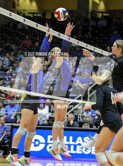 Thumbnail 1 in Windthorst vs. Crawford (UIL 2A Volleyball Semifinal) photogallery.