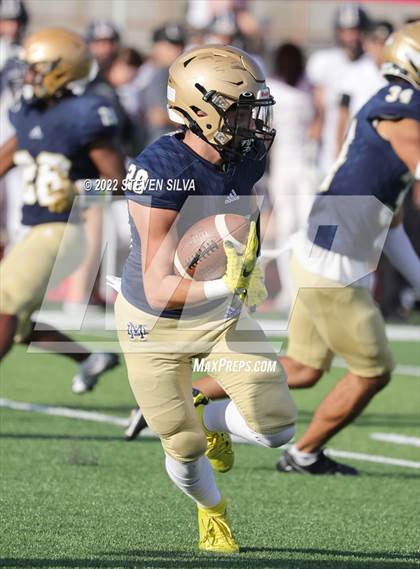 Thumbnail 2 in Mater Dei Catholic vs. Red Mountain (Honor Bowl) photogallery.