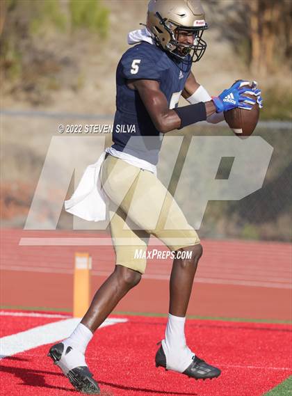 Thumbnail 1 in Mater Dei Catholic vs. Red Mountain (Honor Bowl) photogallery.