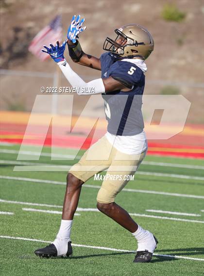 Thumbnail 2 in Mater Dei Catholic vs. Red Mountain (Honor Bowl) photogallery.
