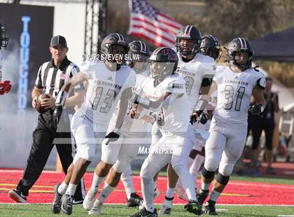 Thumbnail 2 in Mater Dei Catholic vs. Red Mountain (Honor Bowl) photogallery.