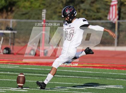 Thumbnail 2 in Mater Dei Catholic vs. Red Mountain (Honor Bowl) photogallery.