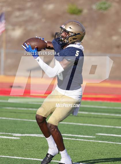 Thumbnail 3 in Mater Dei Catholic vs. Red Mountain (Honor Bowl) photogallery.
