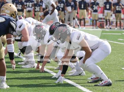 Thumbnail 2 in Mater Dei Catholic vs. Red Mountain (Honor Bowl) photogallery.
