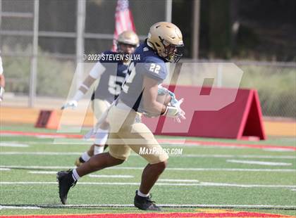 Thumbnail 3 in Mater Dei Catholic vs. Red Mountain (Honor Bowl) photogallery.