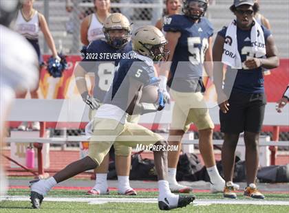 Thumbnail 2 in Mater Dei Catholic vs. Red Mountain (Honor Bowl) photogallery.