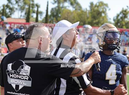 Thumbnail 3 in Mater Dei Catholic vs. Red Mountain (Honor Bowl) photogallery.