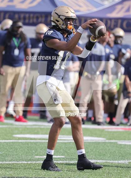 Thumbnail 1 in Mater Dei Catholic vs. Red Mountain (Honor Bowl) photogallery.