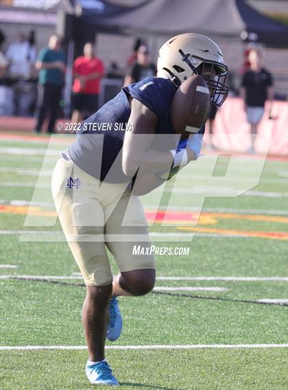 Thumbnail 2 in Mater Dei Catholic vs. Red Mountain (Honor Bowl) photogallery.