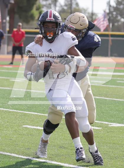 Thumbnail 2 in Mater Dei Catholic vs. Red Mountain (Honor Bowl) photogallery.