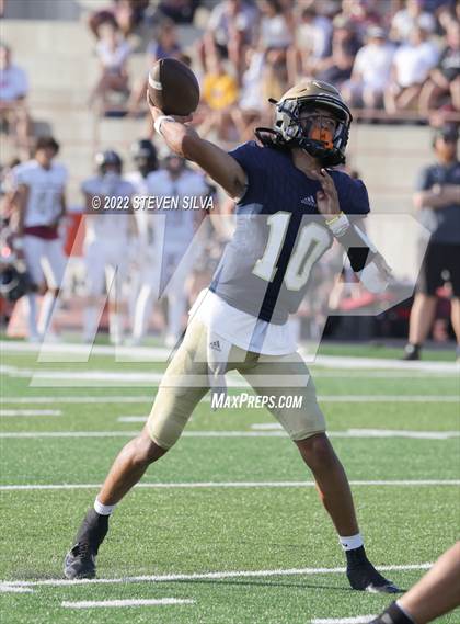 Thumbnail 2 in Mater Dei Catholic vs. Red Mountain (Honor Bowl) photogallery.