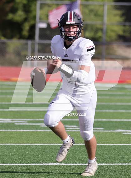 Thumbnail 2 in Mater Dei Catholic vs. Red Mountain (Honor Bowl) photogallery.