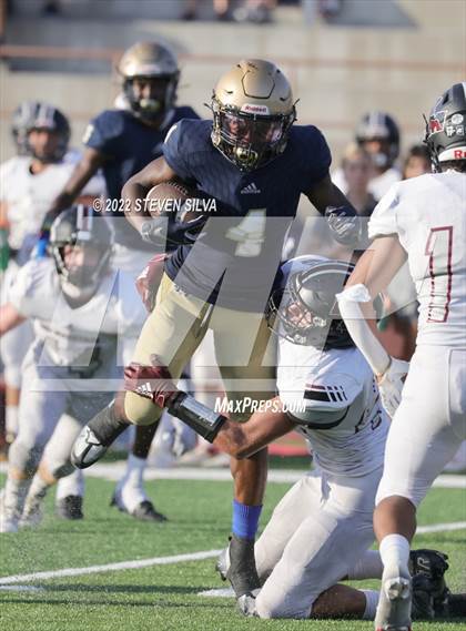 Thumbnail 3 in Mater Dei Catholic vs. Red Mountain (Honor Bowl) photogallery.