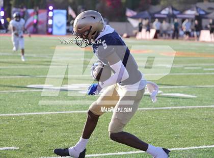 Thumbnail 3 in Mater Dei Catholic vs. Red Mountain (Honor Bowl) photogallery.