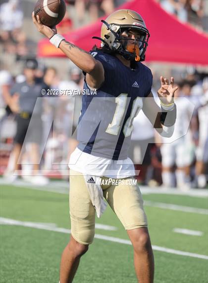 Thumbnail 2 in Mater Dei Catholic vs. Red Mountain (Honor Bowl) photogallery.