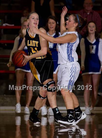Thumbnail 2 in Waldron vs. Morristown (Shelby County Torunament) photogallery.