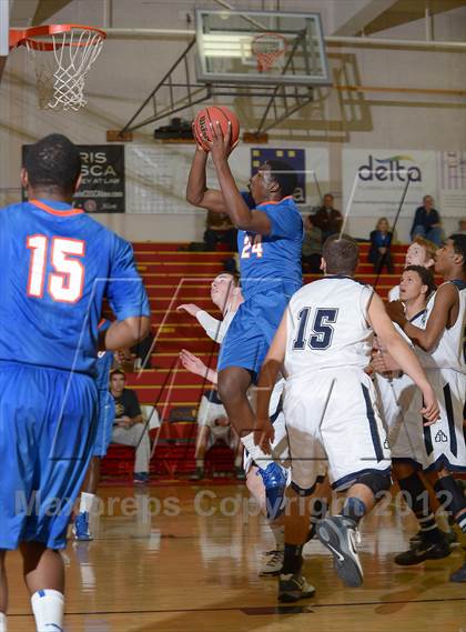 Thumbnail 2 in Bellarmine Prep vs. St. Joseph Notre Dame (Father Barry Christmas Classic) photogallery.