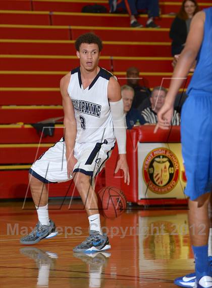 Thumbnail 2 in Bellarmine Prep vs. St. Joseph Notre Dame (Father Barry Christmas Classic) photogallery.