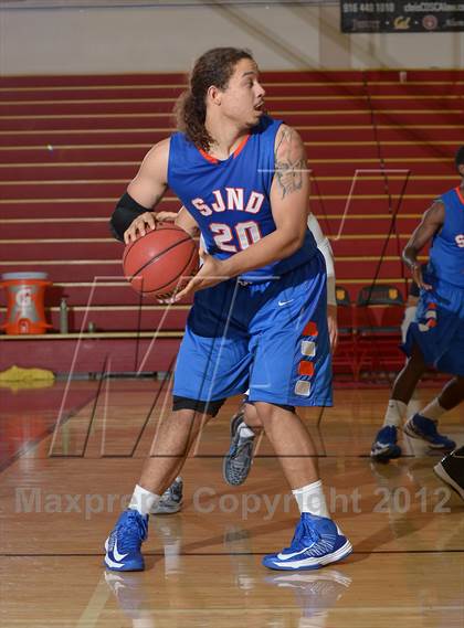 Thumbnail 2 in Bellarmine Prep vs. St. Joseph Notre Dame (Father Barry Christmas Classic) photogallery.