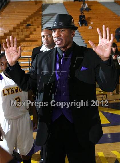 Thumbnail 2 in Lynwood vs. Downey photogallery.