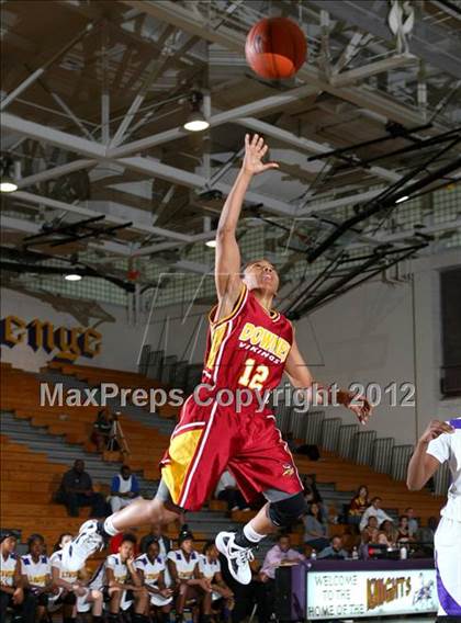 Thumbnail 3 in Lynwood vs. Downey photogallery.