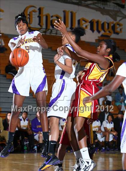 Thumbnail 3 in Lynwood vs. Downey photogallery.