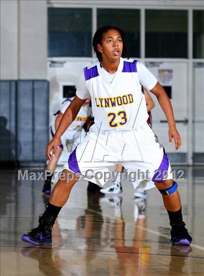 Thumbnail 3 in Lynwood vs. Downey photogallery.