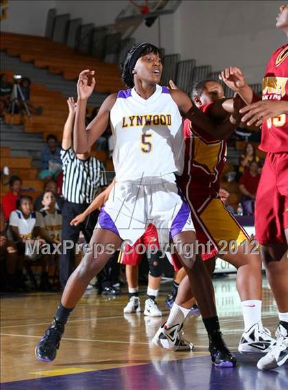 Thumbnail 3 in Lynwood vs. Downey photogallery.