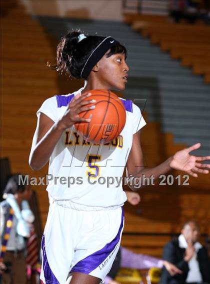 Thumbnail 1 in Lynwood vs. Downey photogallery.