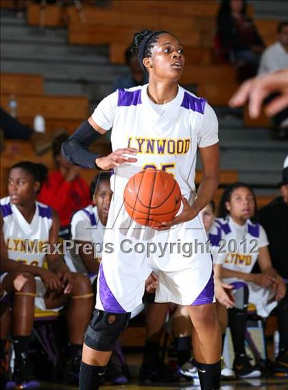 Thumbnail 1 in Lynwood vs. Downey photogallery.