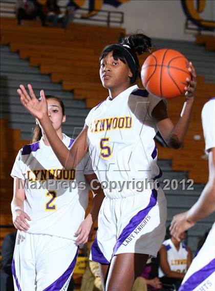 Thumbnail 2 in Lynwood vs. Downey photogallery.